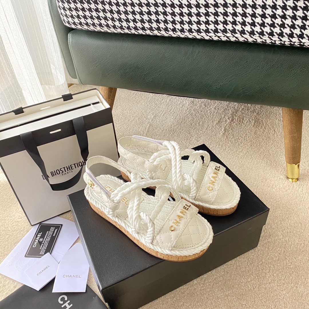 Chanel two-tone knotted diamond-shaped thick-soled flip-flops