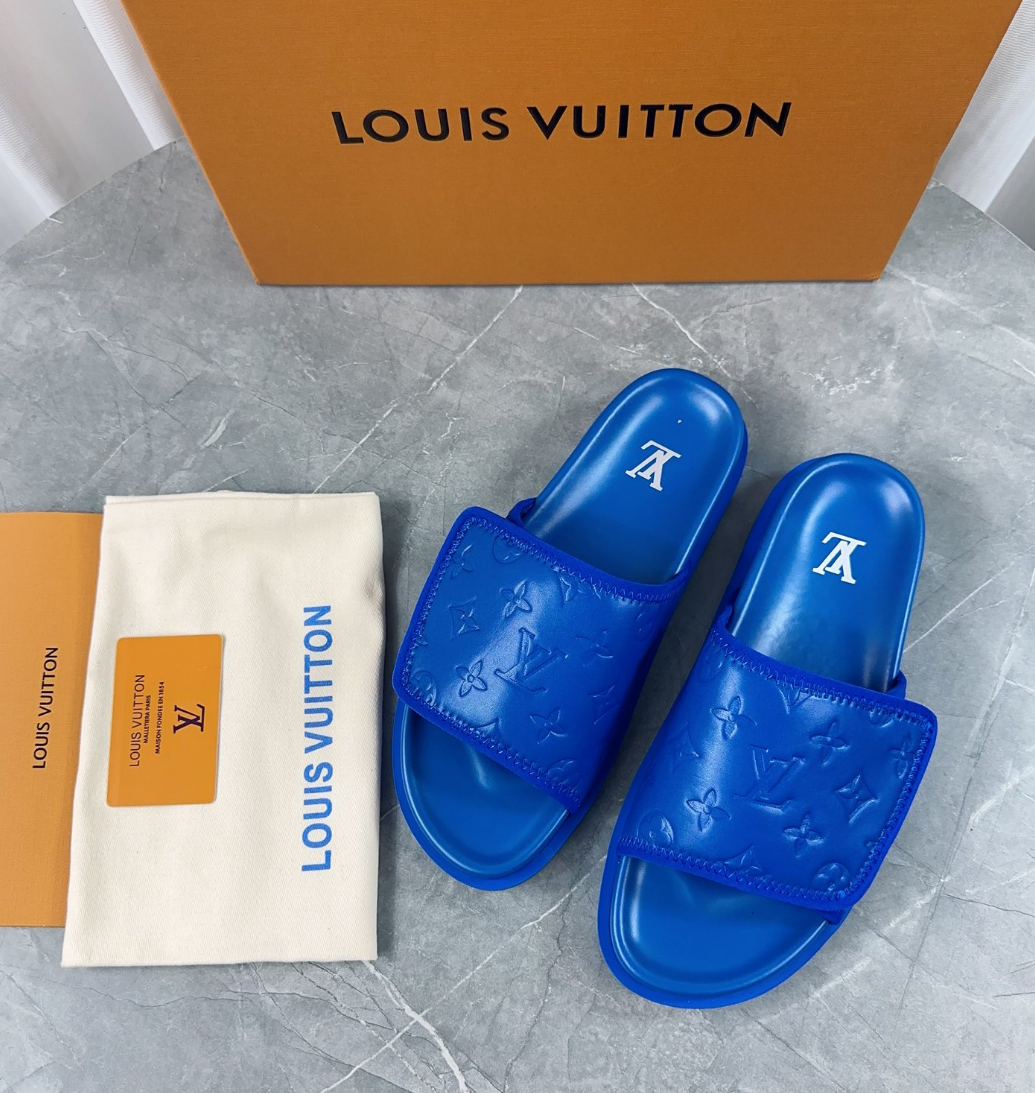 Louis Vuitton Spring and summer new fashionable and beautiful retro blue slippers