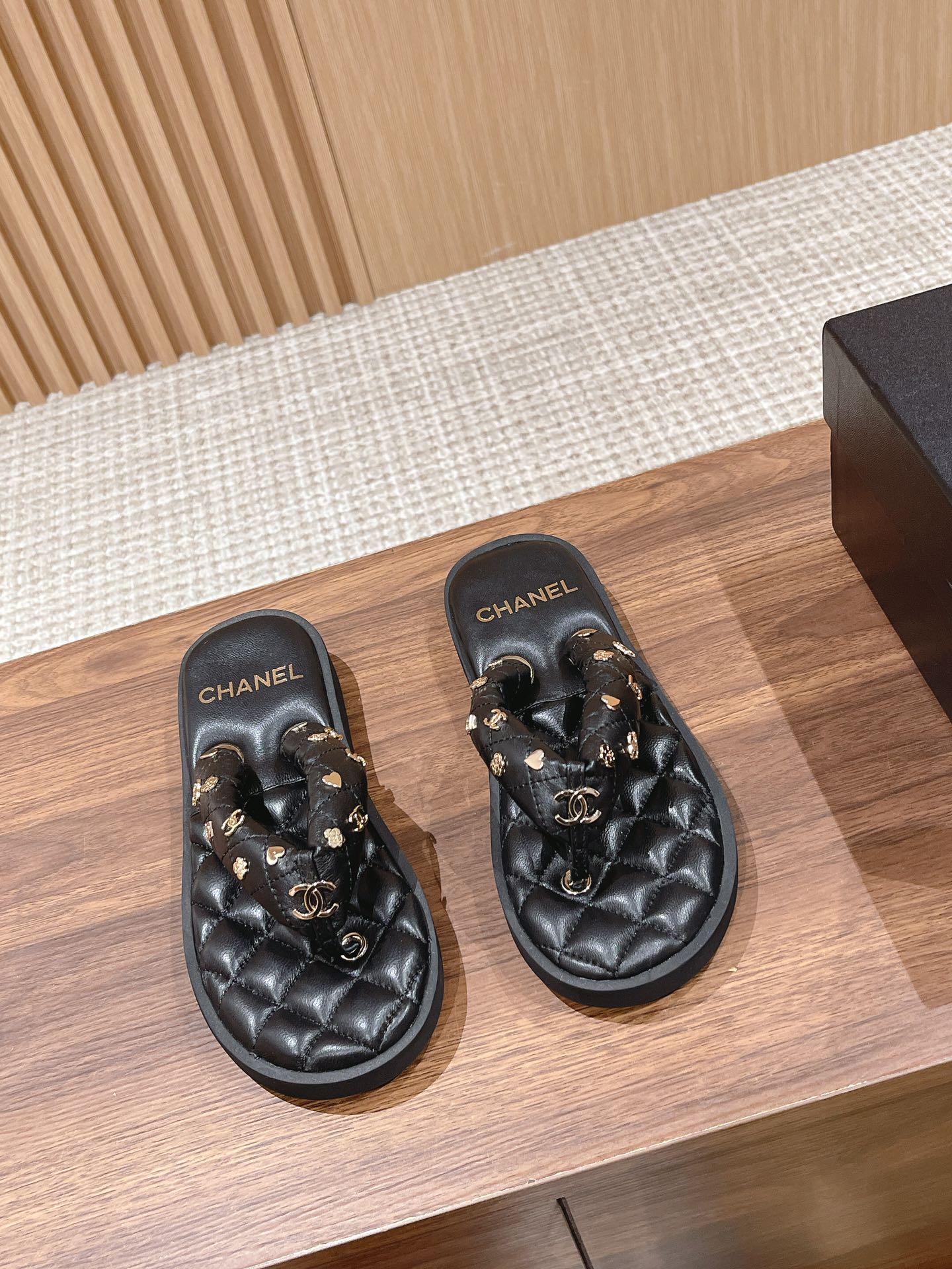 Chanel 2023 Early Spring New Slippers