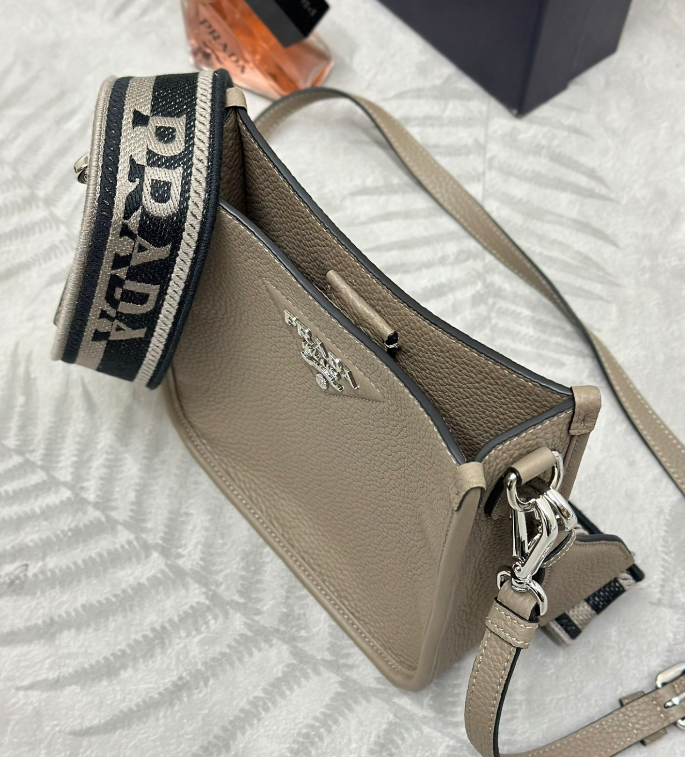 PRADA New Cowhide Deer Pattern Shoulder Bag