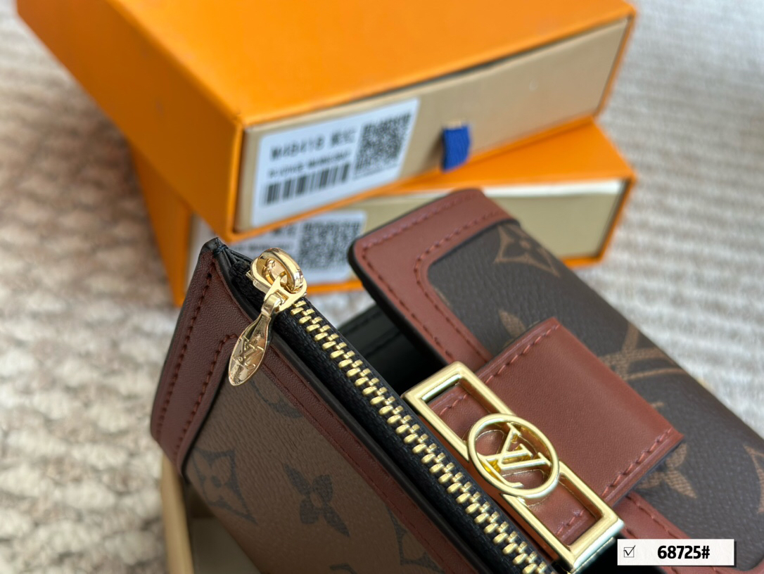 Louis Vuitton Printed Small Wallet Card Holder