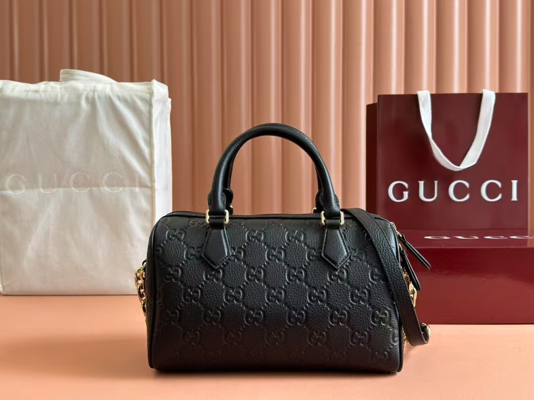 GUCCI GG Emblem small tote