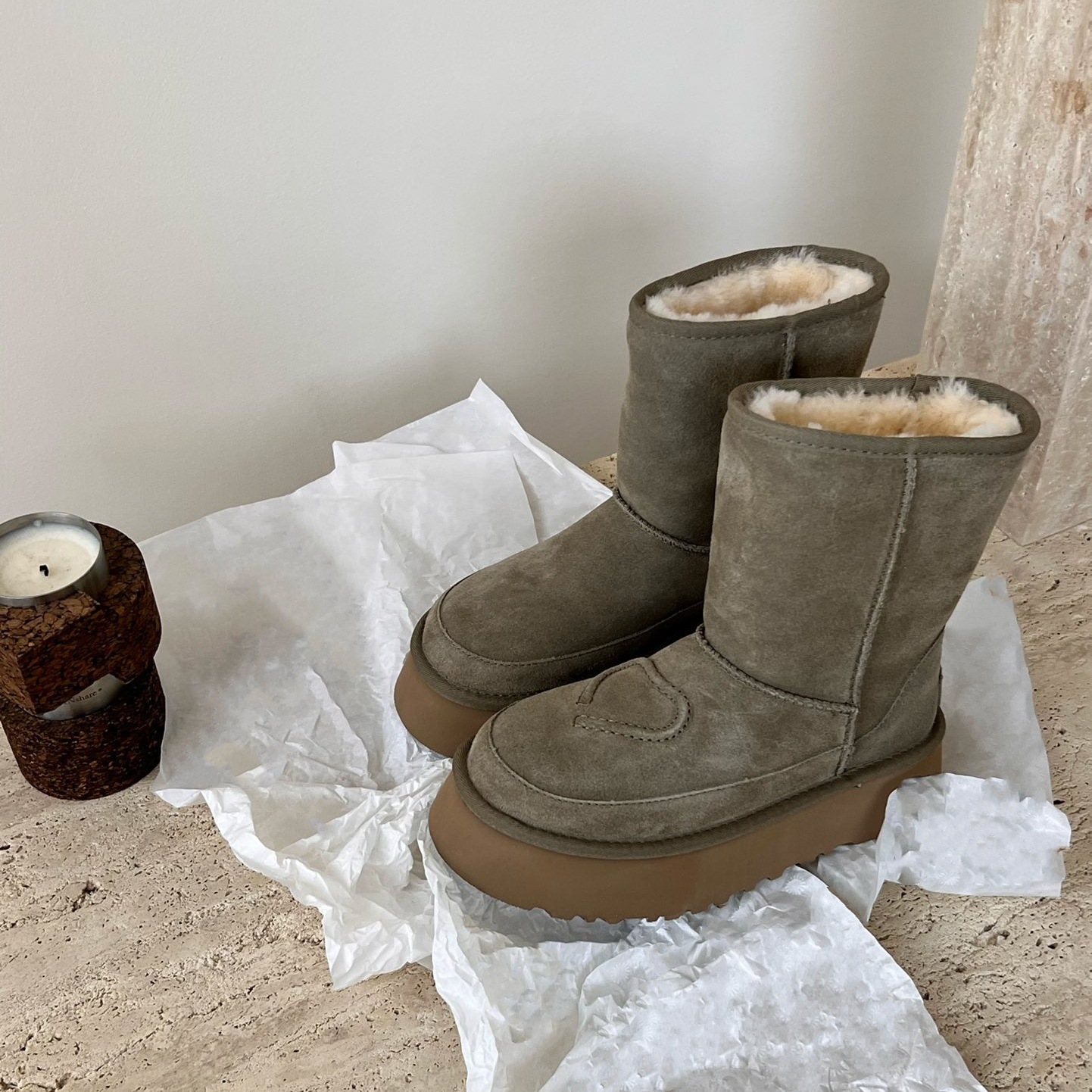 UGG high-top thick-soled love sheepskin one-piece snow boots