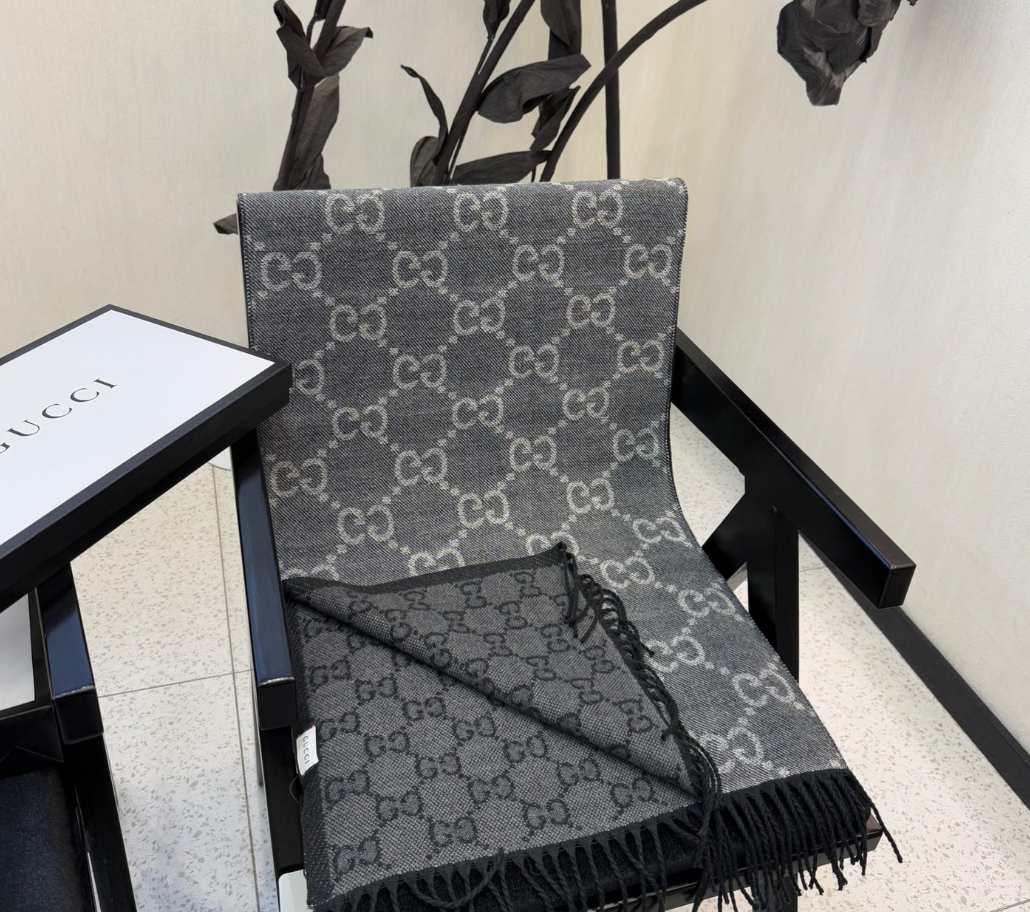 GUCCI New Cashmere Scarf