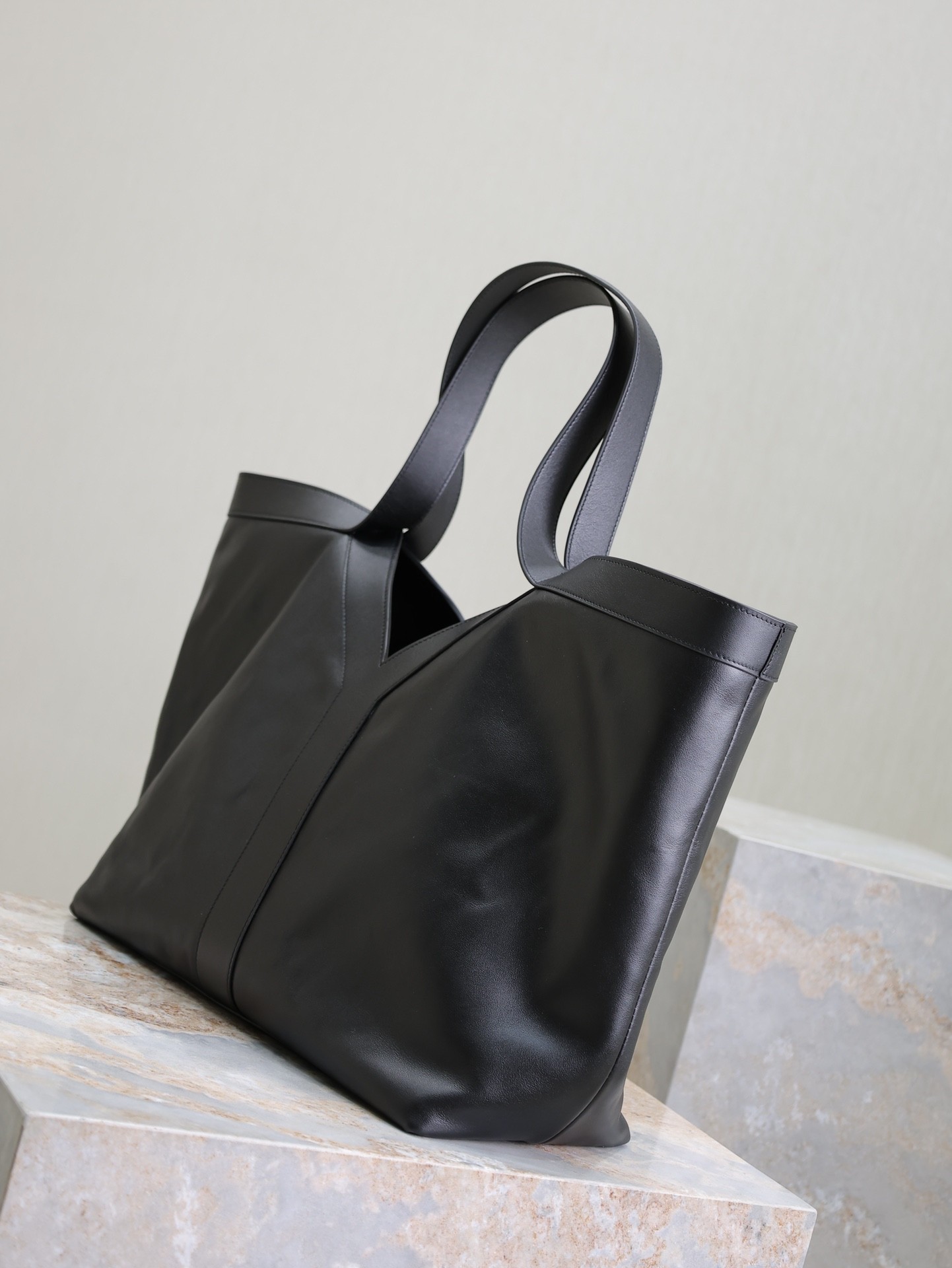 Saint Laurent Y leather tote bag