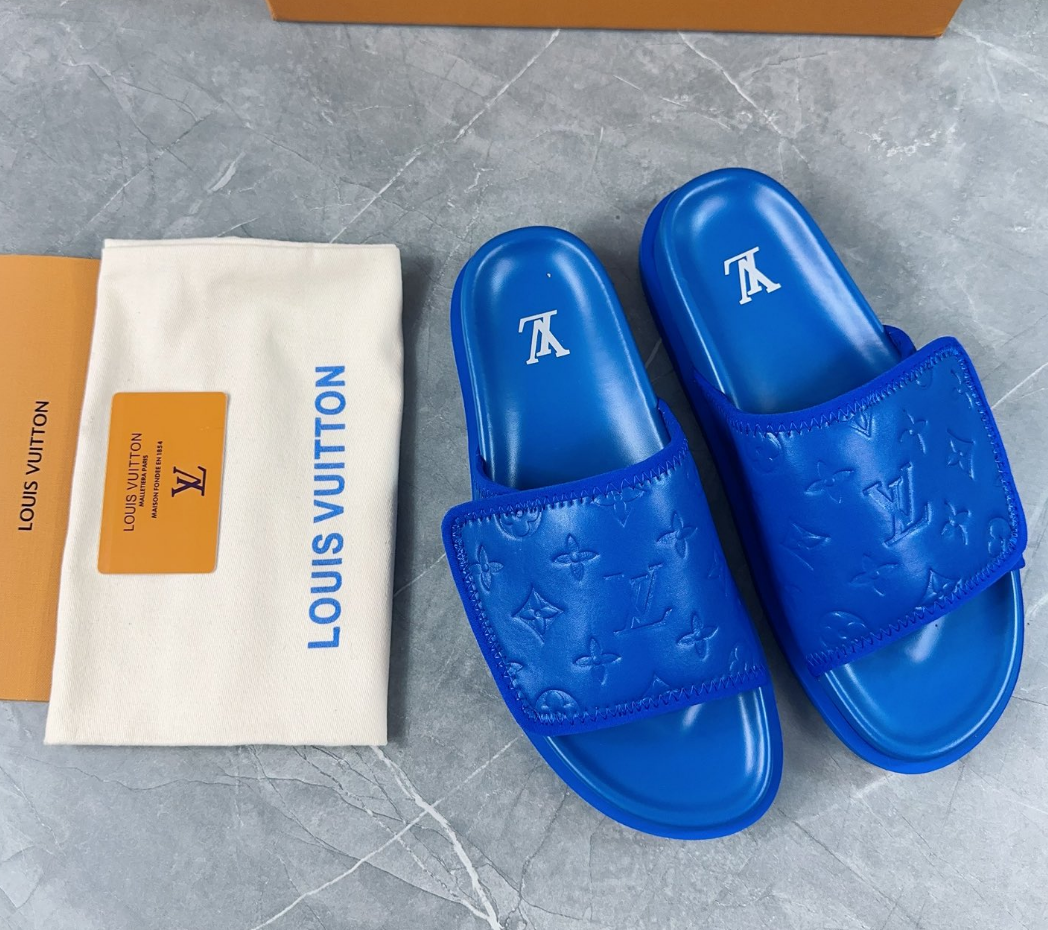 Louis Vuitton Spring and summer new fashionable and beautiful retro blue slippers