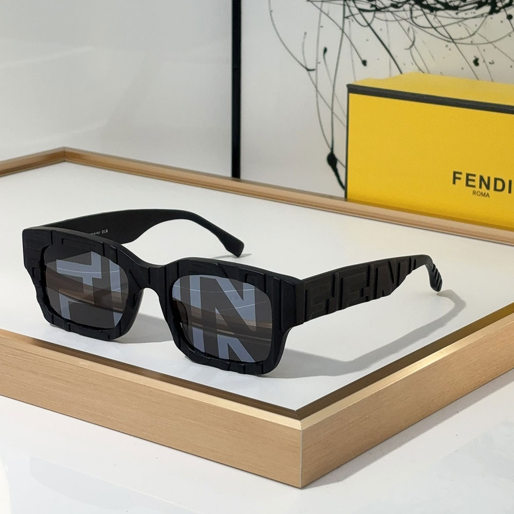 Fendi Full frame Logo Sunglasses Top quality