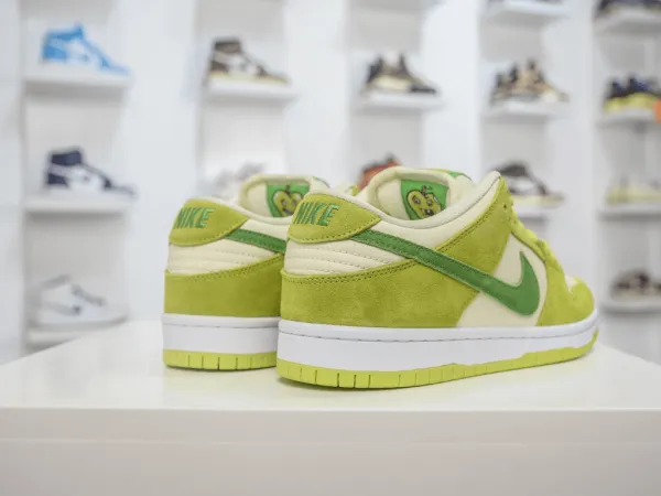Dunk Low Pro “Sour Apple”