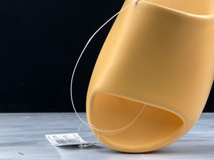 Yeezy Slide Desert Sand FW6344