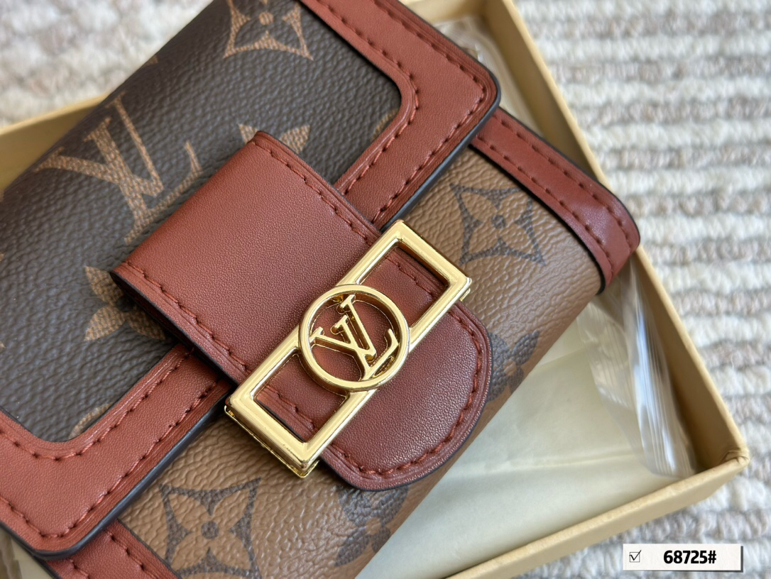 Louis Vuitton Printed Small Wallet Card Holder