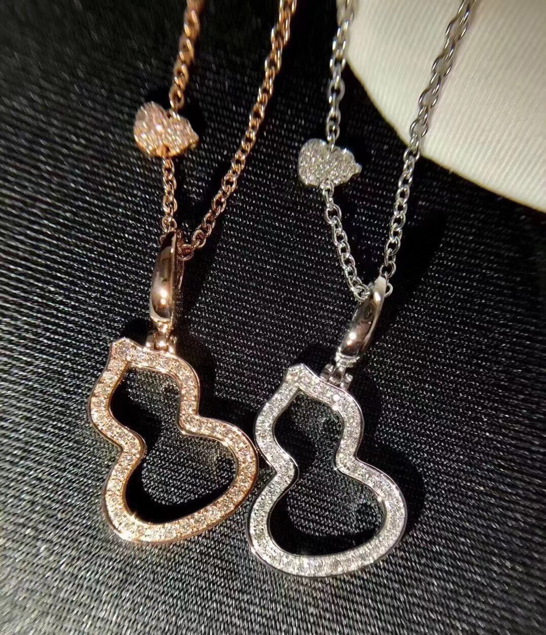 Qeelin diamond hollowed out gourd necklace
