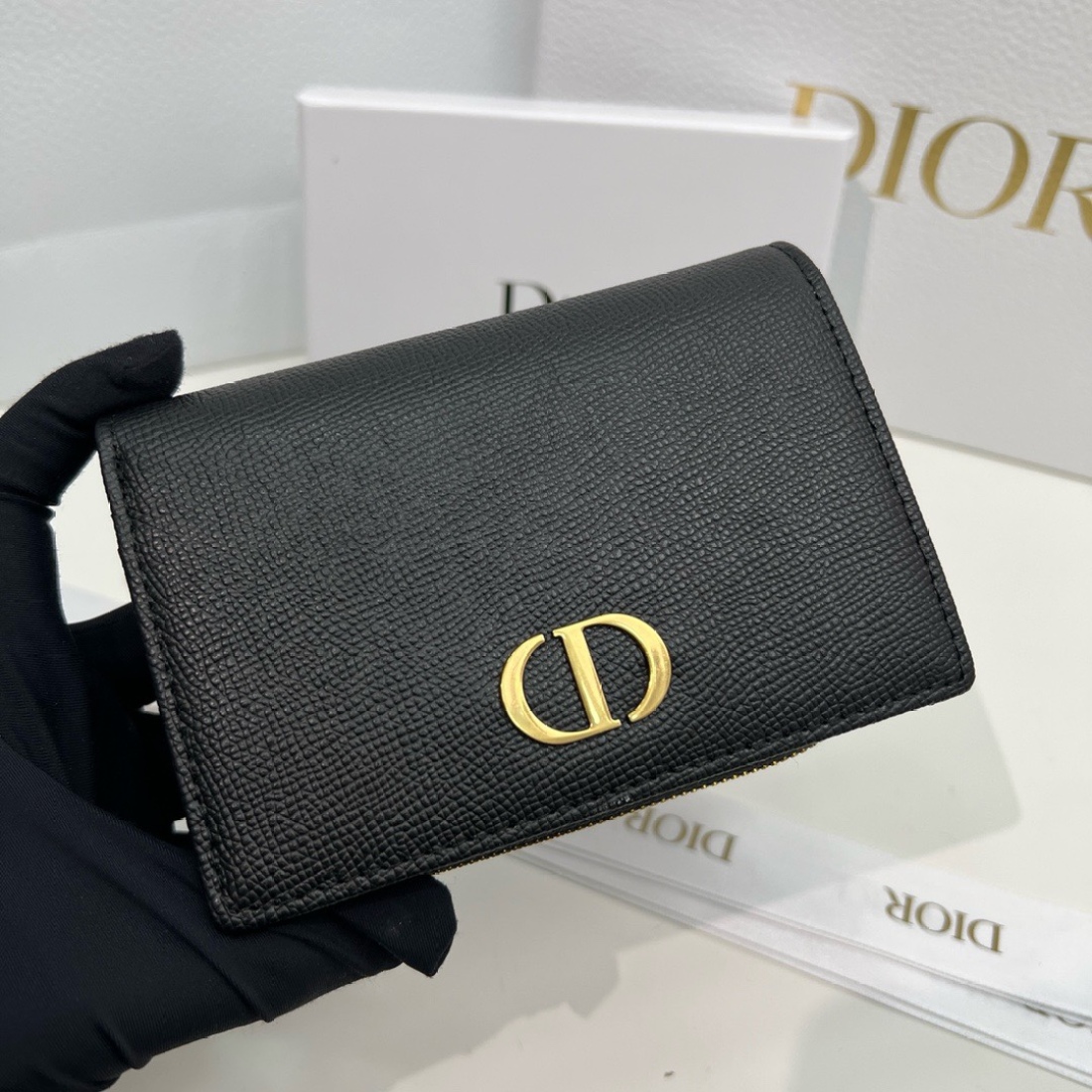 Dior 30 Montaigne Zipper Wallet