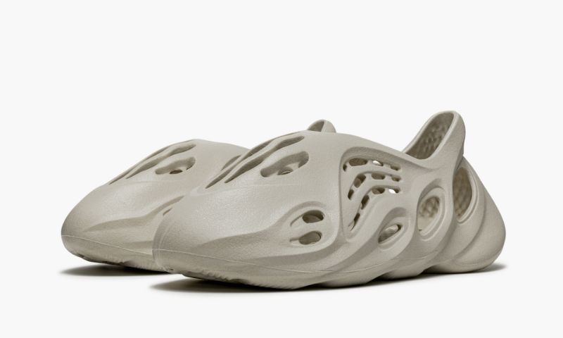 Yeezys Foam Runner “Sand”