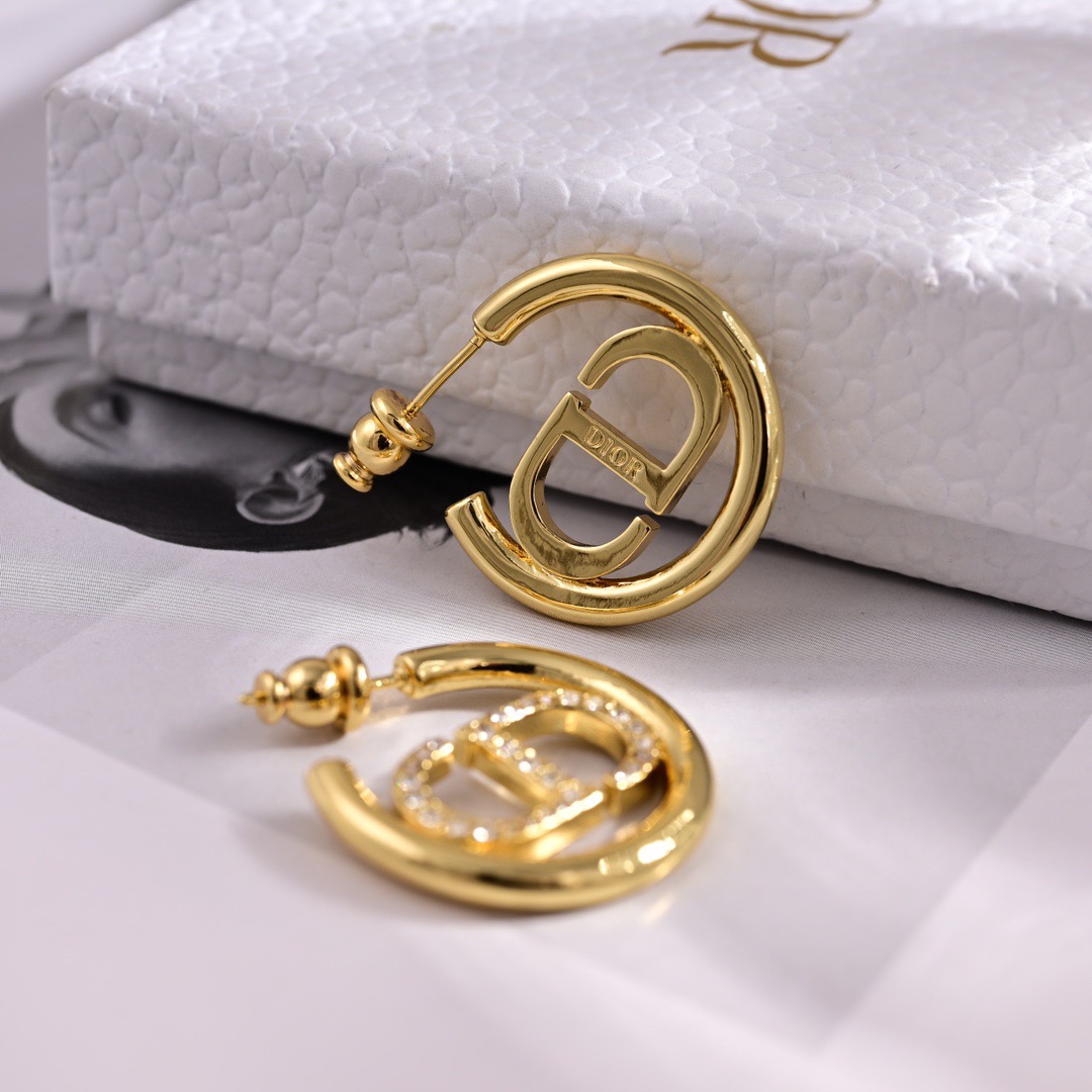Dior new letter earrings