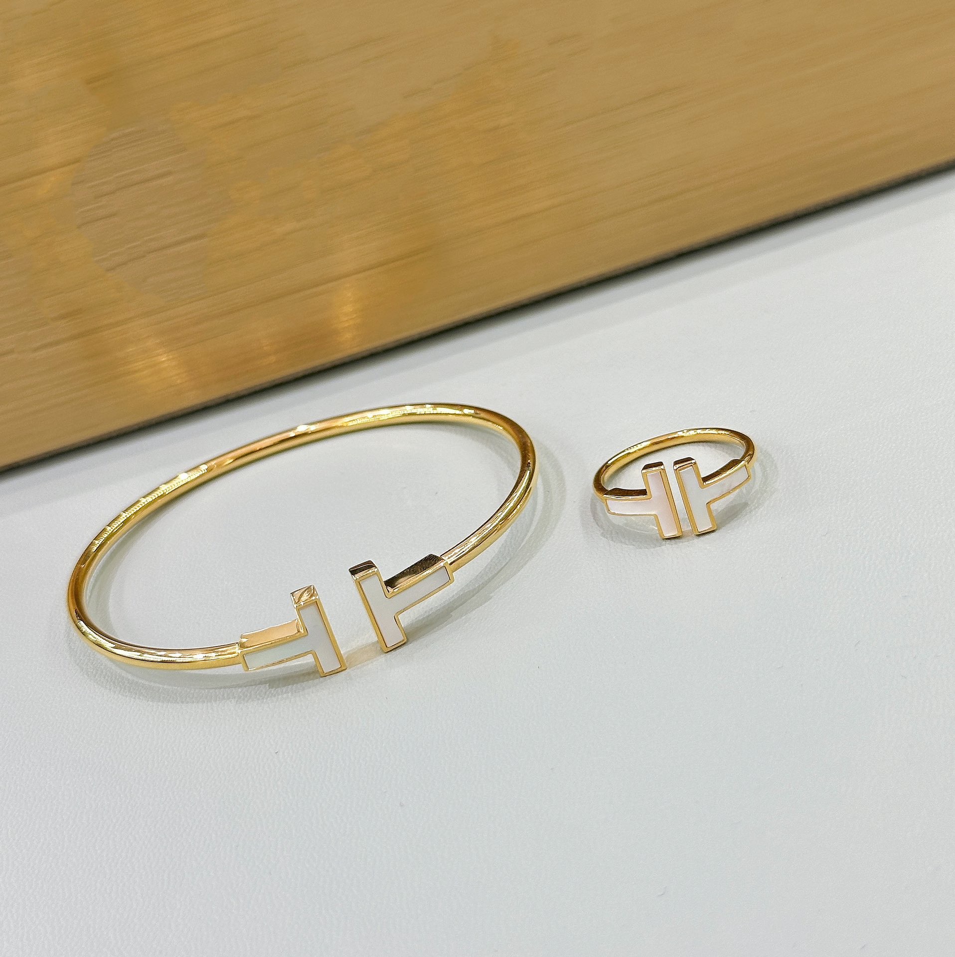 Tiffany Double T White Shell Bracelet Ring