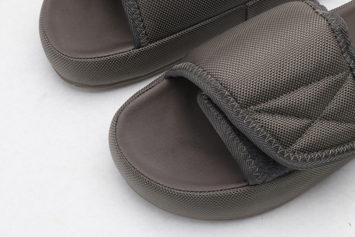 Yeezy Slide 5