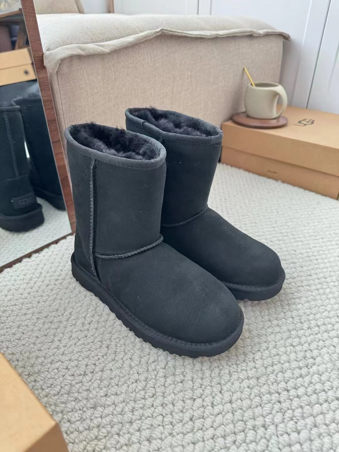 UGG New Classic Basic Style