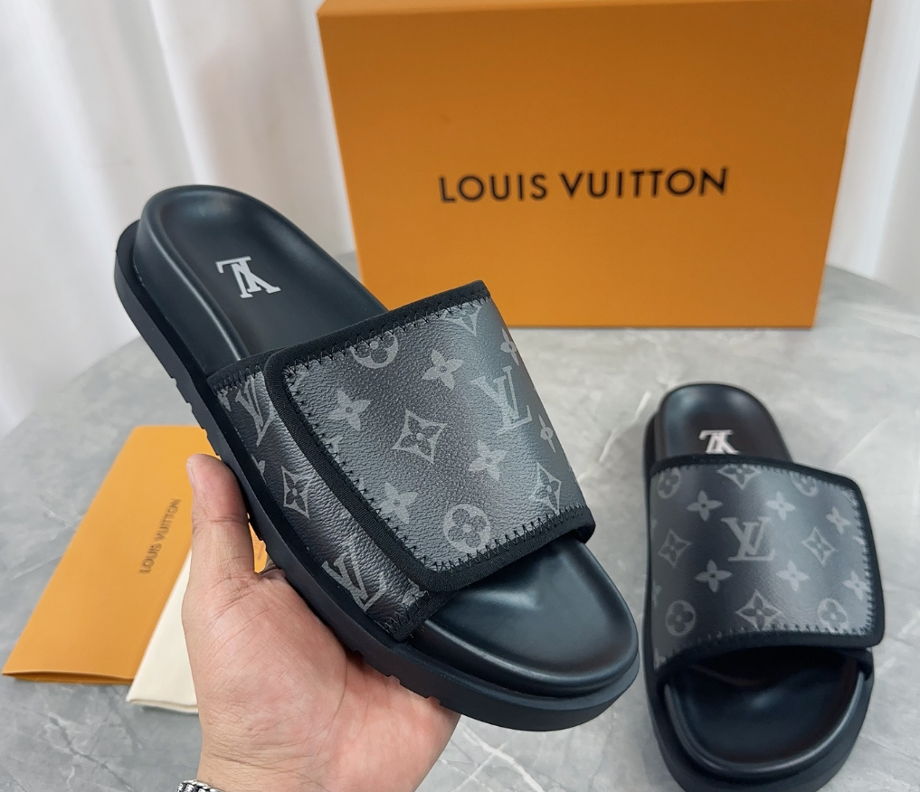 Louis Vuitton Spring and summer new fashionable and beautiful retro rubber slippers
