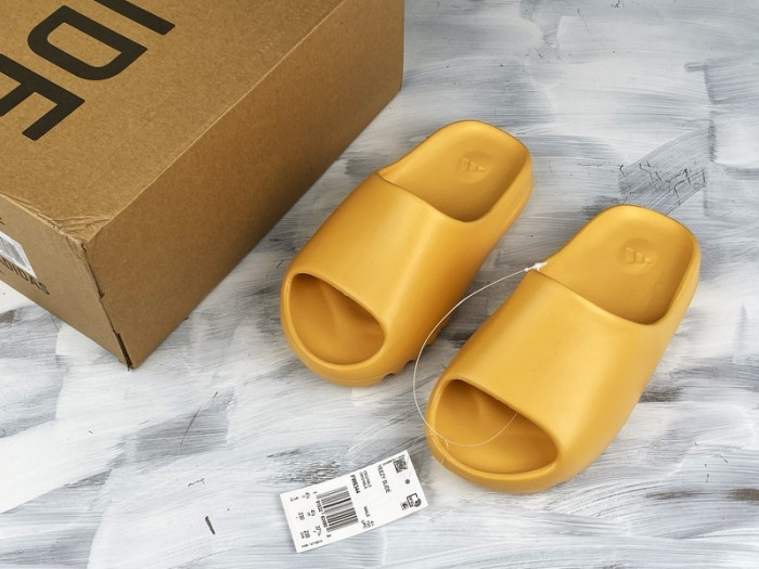 Yeezy Slide Desert Sand FW6344