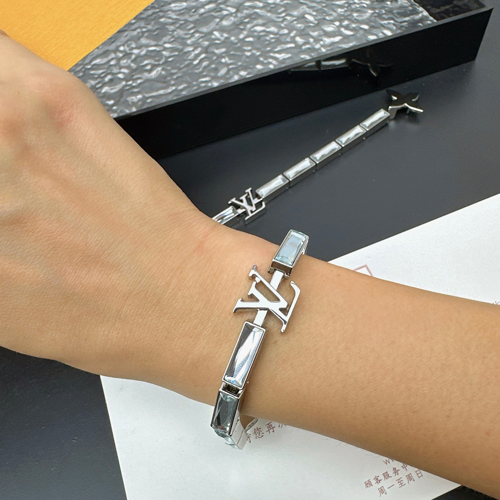 Louis Vuitton LV Bracelet (Replica)