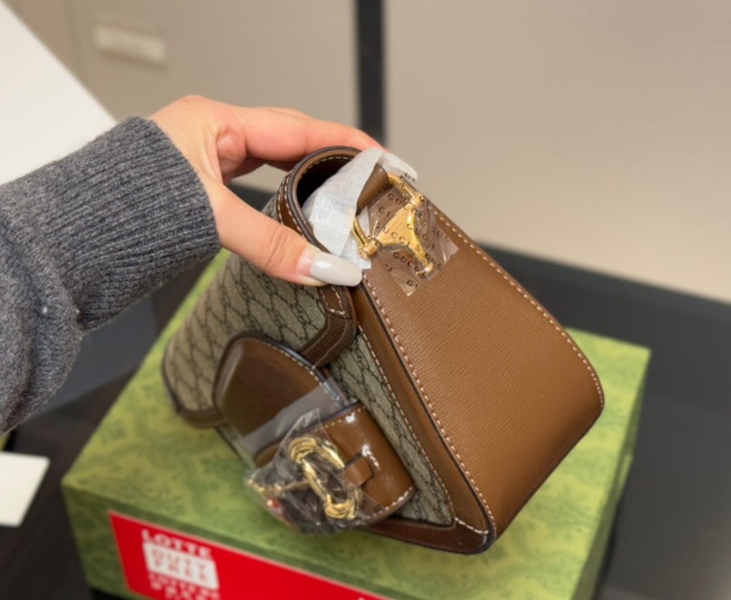 GUCCI New Brown Underarm Bag