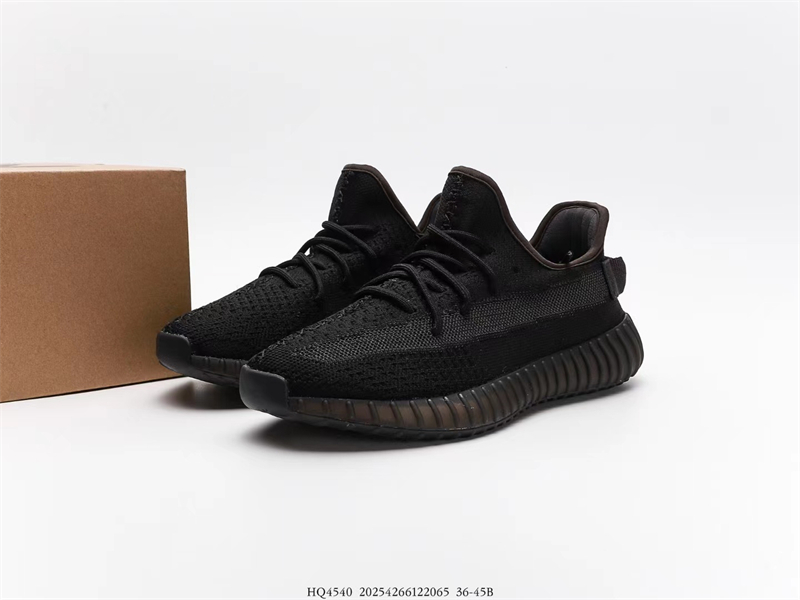 Yeezy Boost 350 V2 Onyx HQ4540