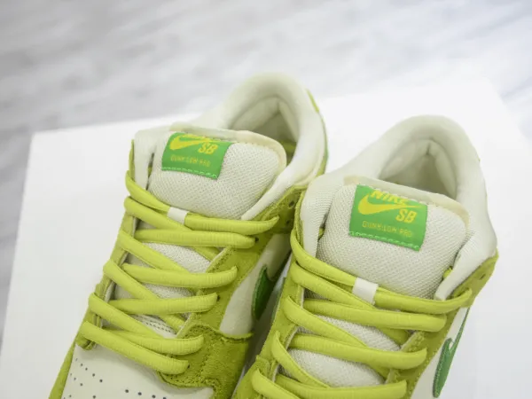 Dunk Low Pro “Sour Apple”