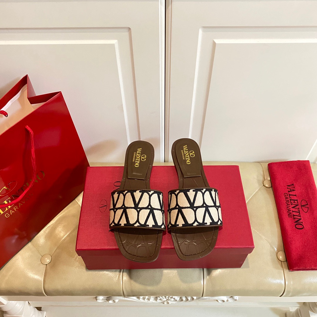 Valentino Everything Fits Comfortably Slide Sandal