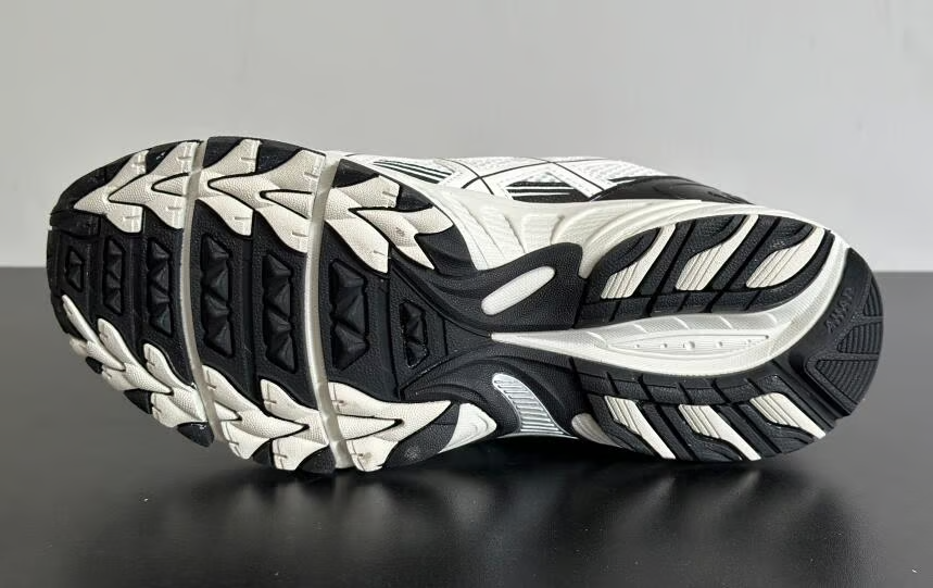 Asics Gel Kahana TR V4 White Black