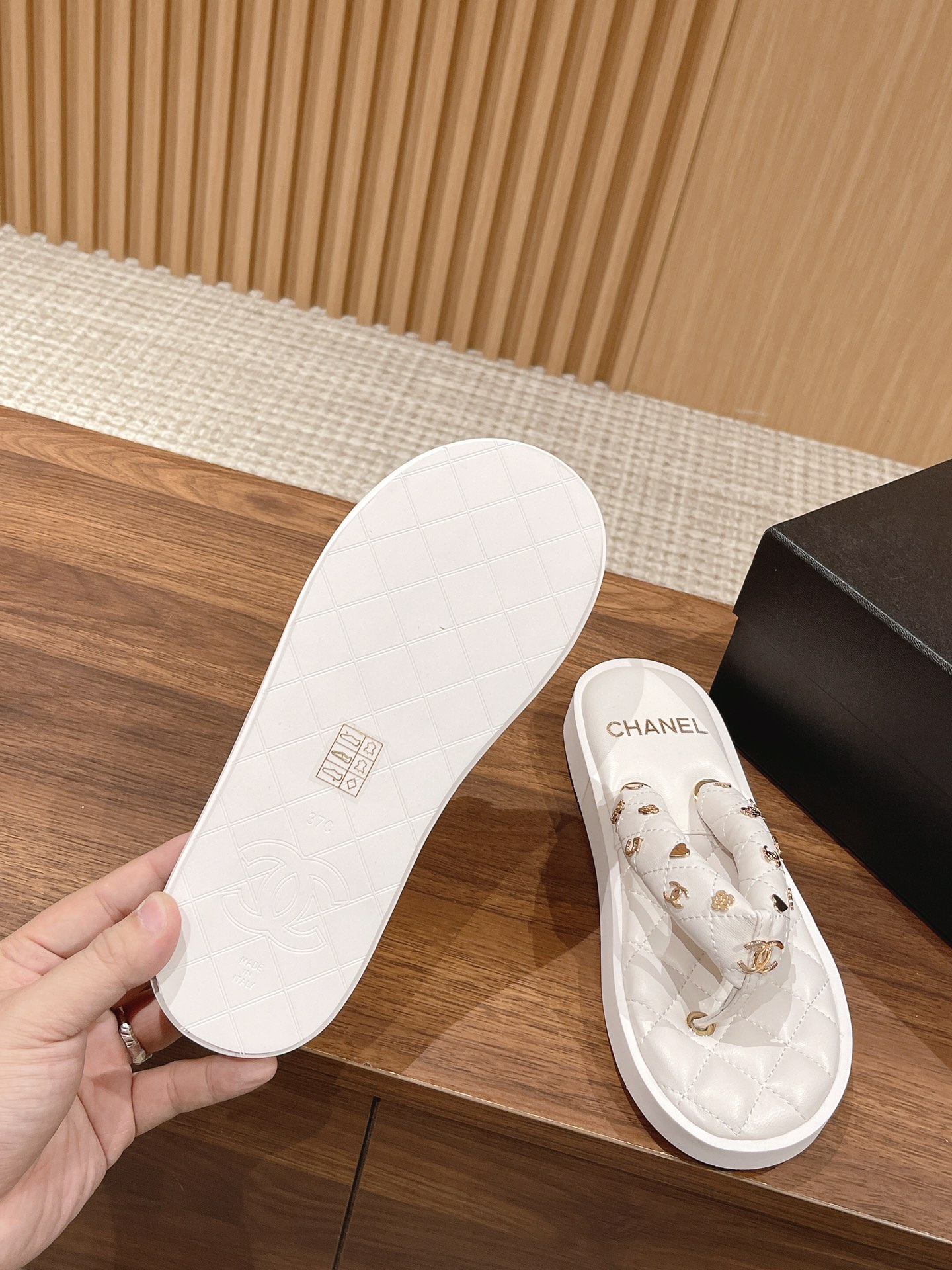 Chanel 2023 Early Spring New Slippers