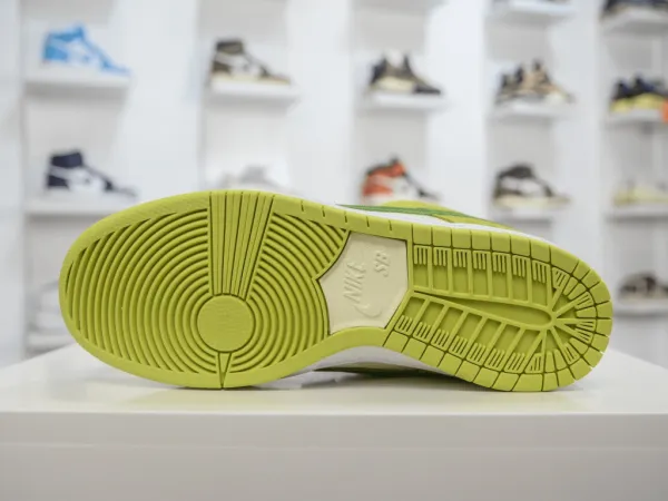 Dunk Low Pro “Sour Apple”