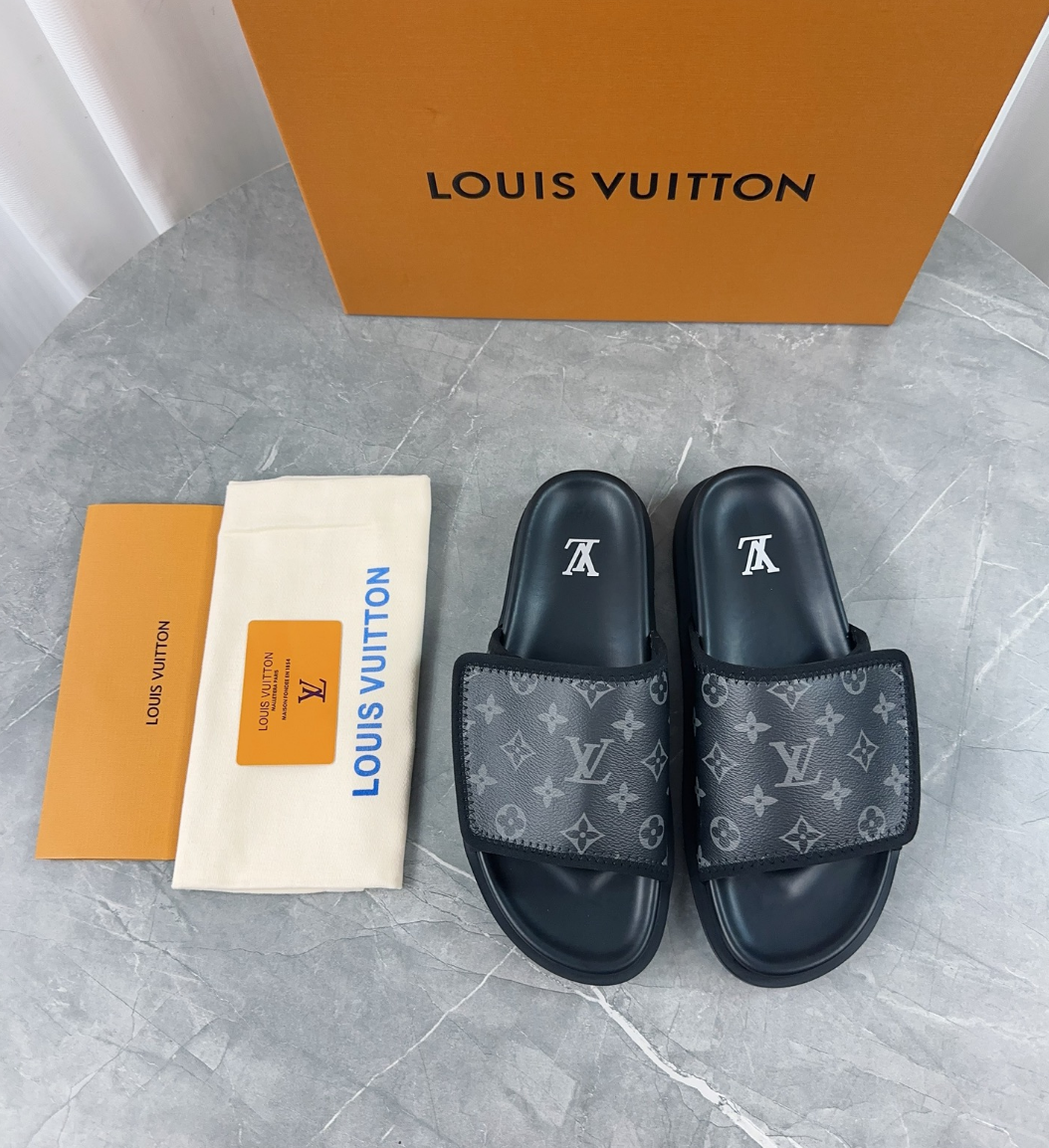 Louis Vuitton Spring and summer new fashionable and beautiful retro rubber slippers