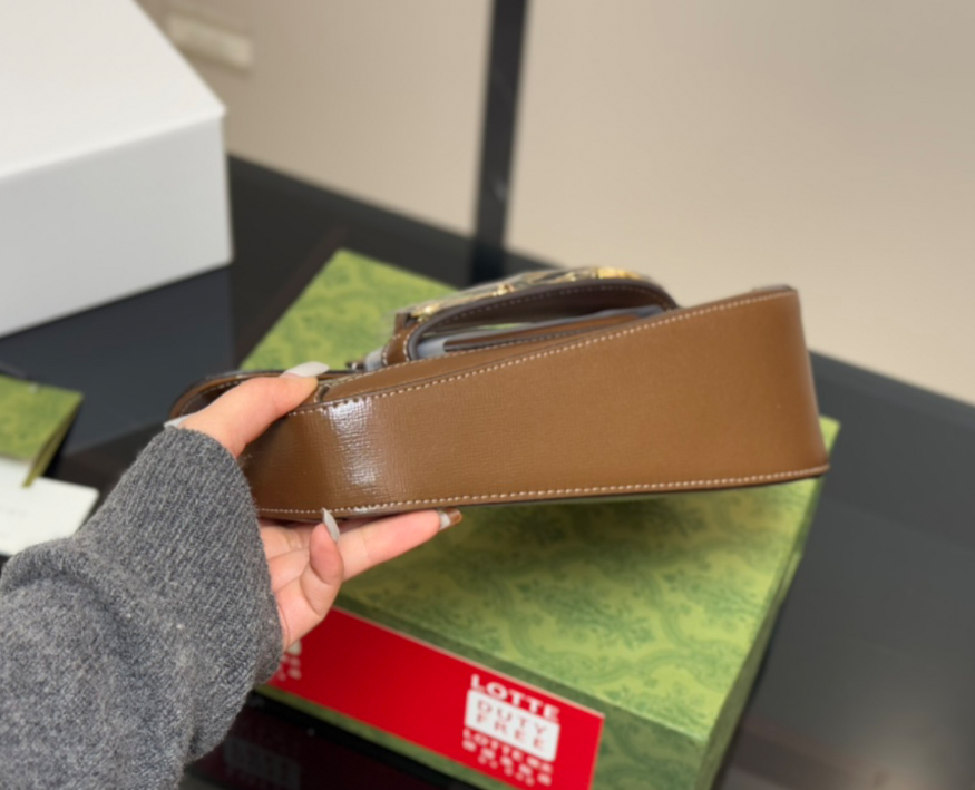 GUCCI New Brown Underarm Bag