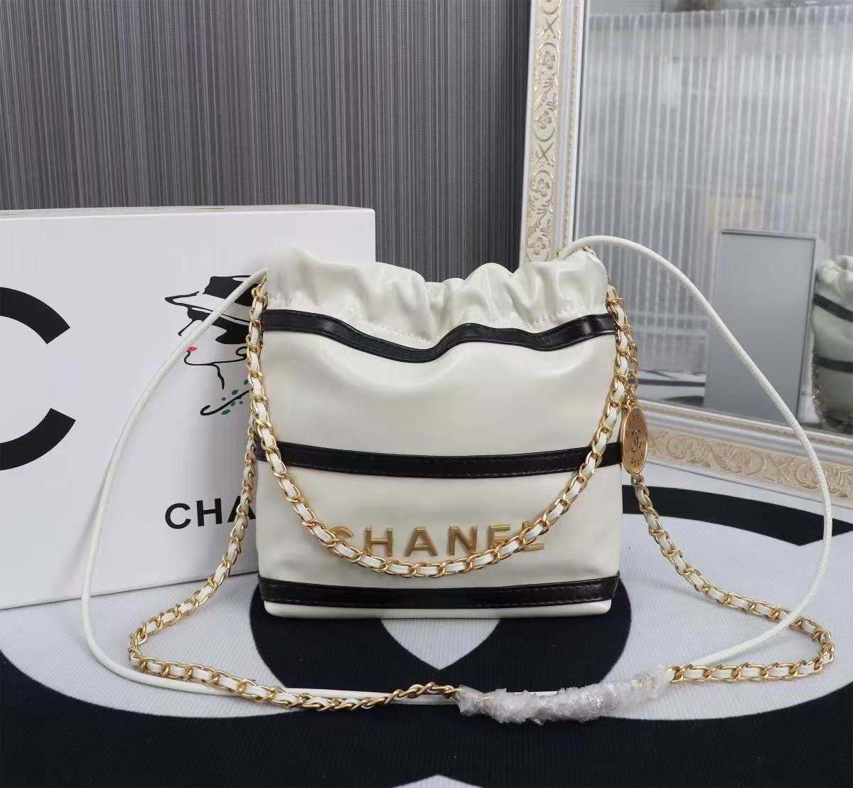 Chanel chain bag shoulder bag