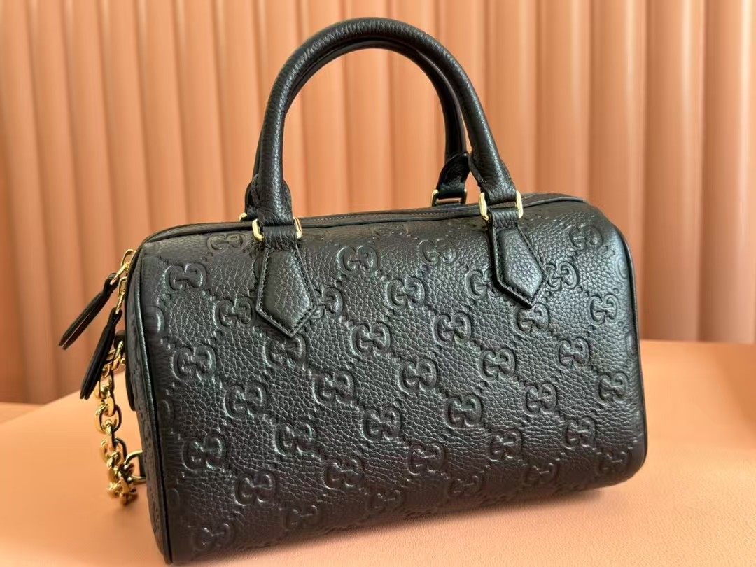 GUCCI GG Emblem small tote