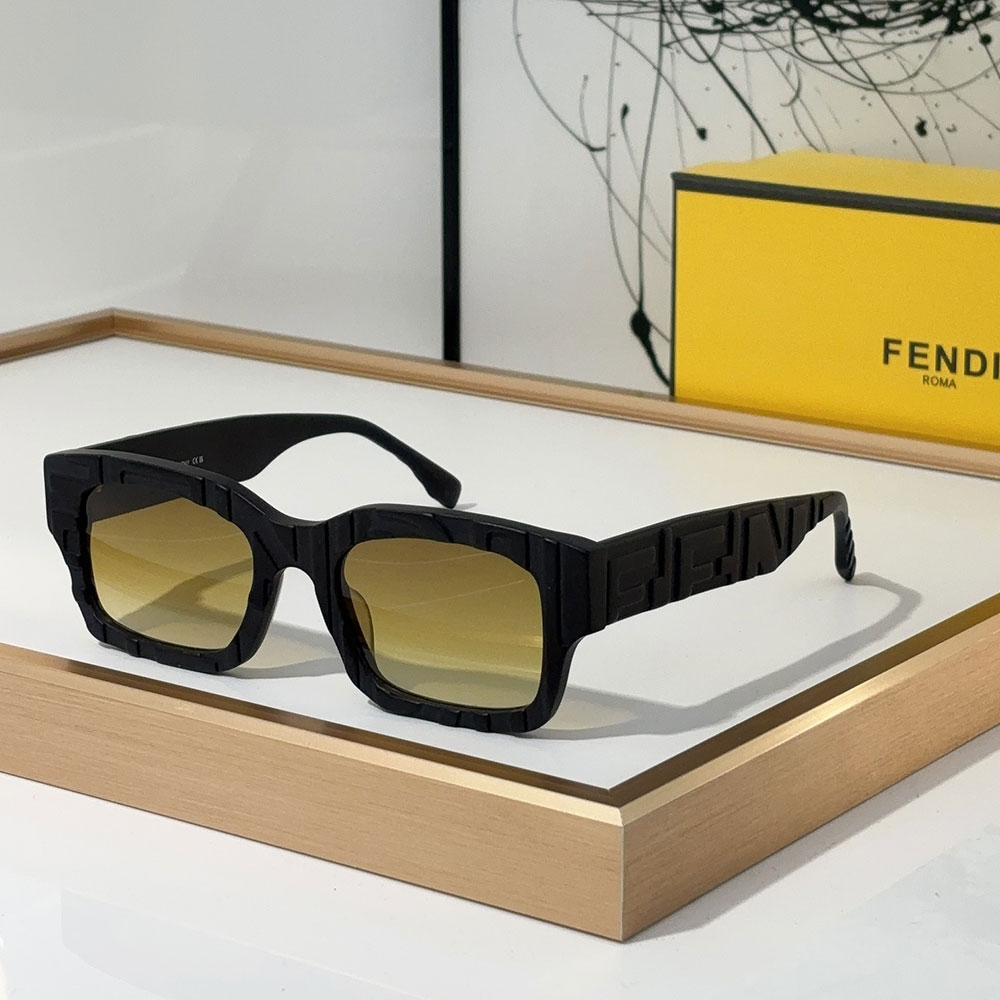 Fendi Full frame Logo Sunglasses Top quality