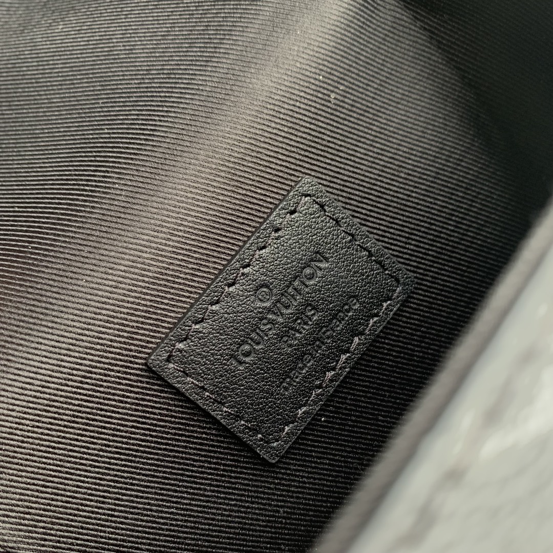 Louis Vuitton Vertical Trunk Wearable Wallet M82077