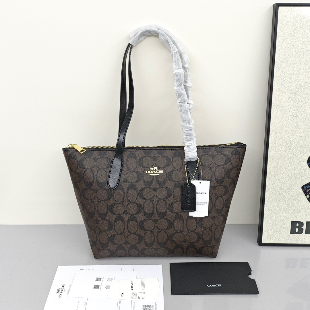 Coach zip130 tote bag