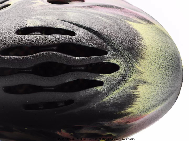 Yeezy Foam Runner MX Carbon IG9562