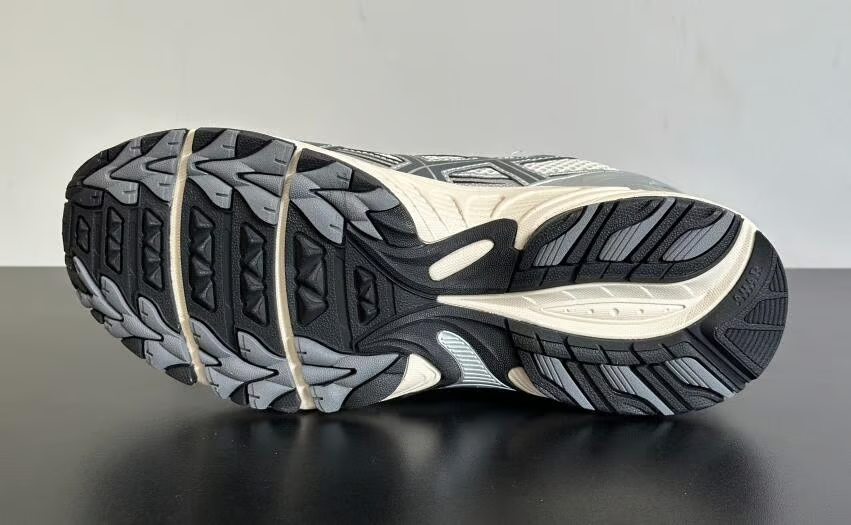 Asics Gel Kahana TR V4 Silver White