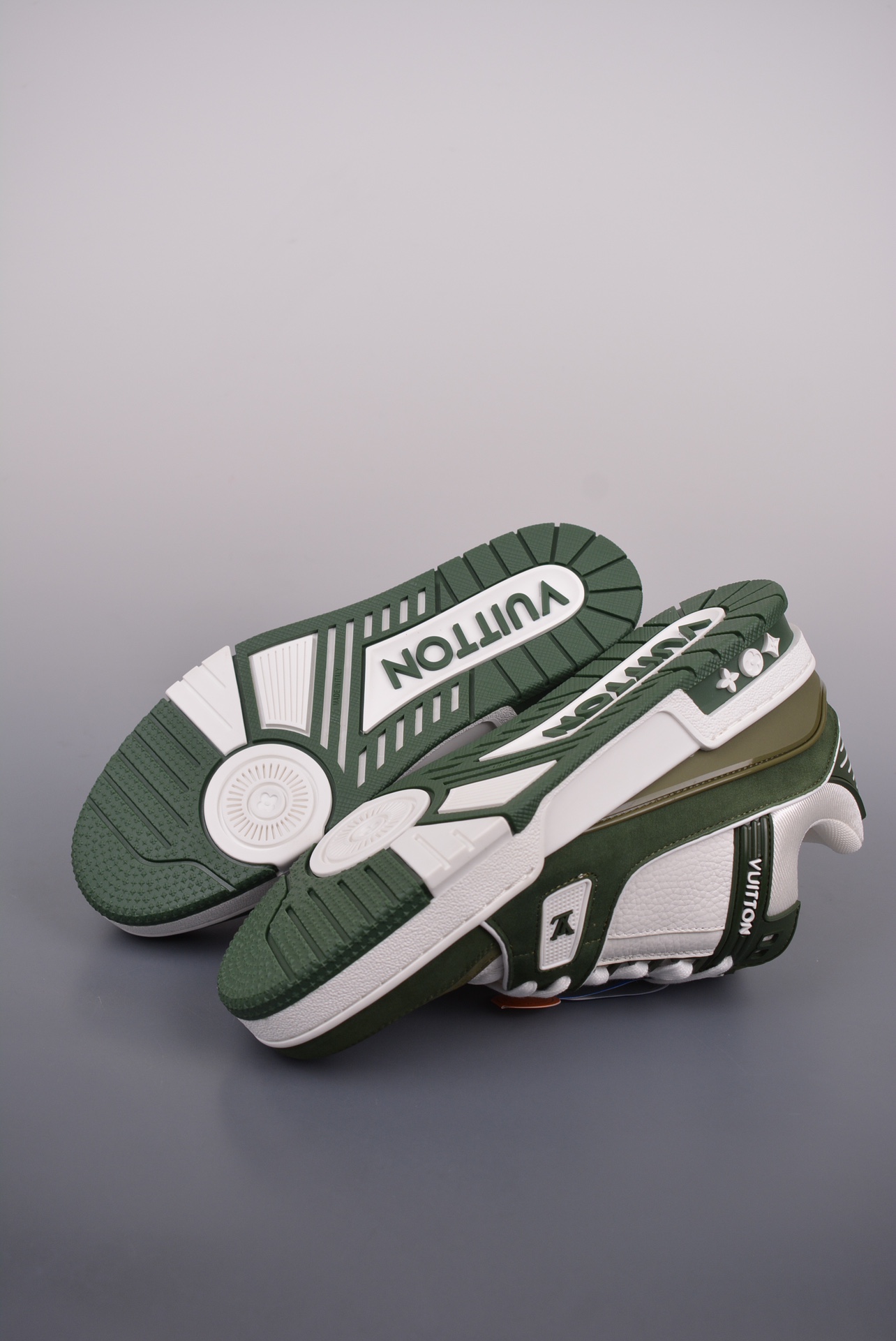 Louis Vuitton Trainer Sneakers (High Quality Version)