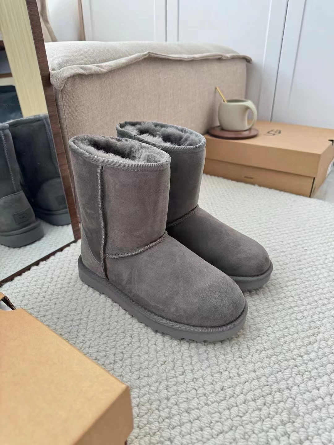 UGG New Classic Basic Style