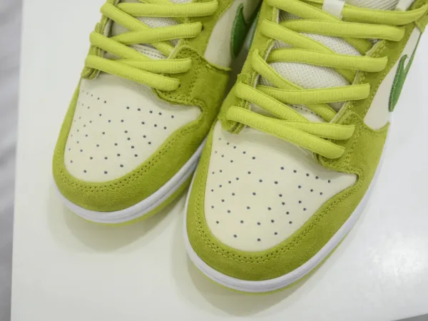Dunk Low Pro “Sour Apple”