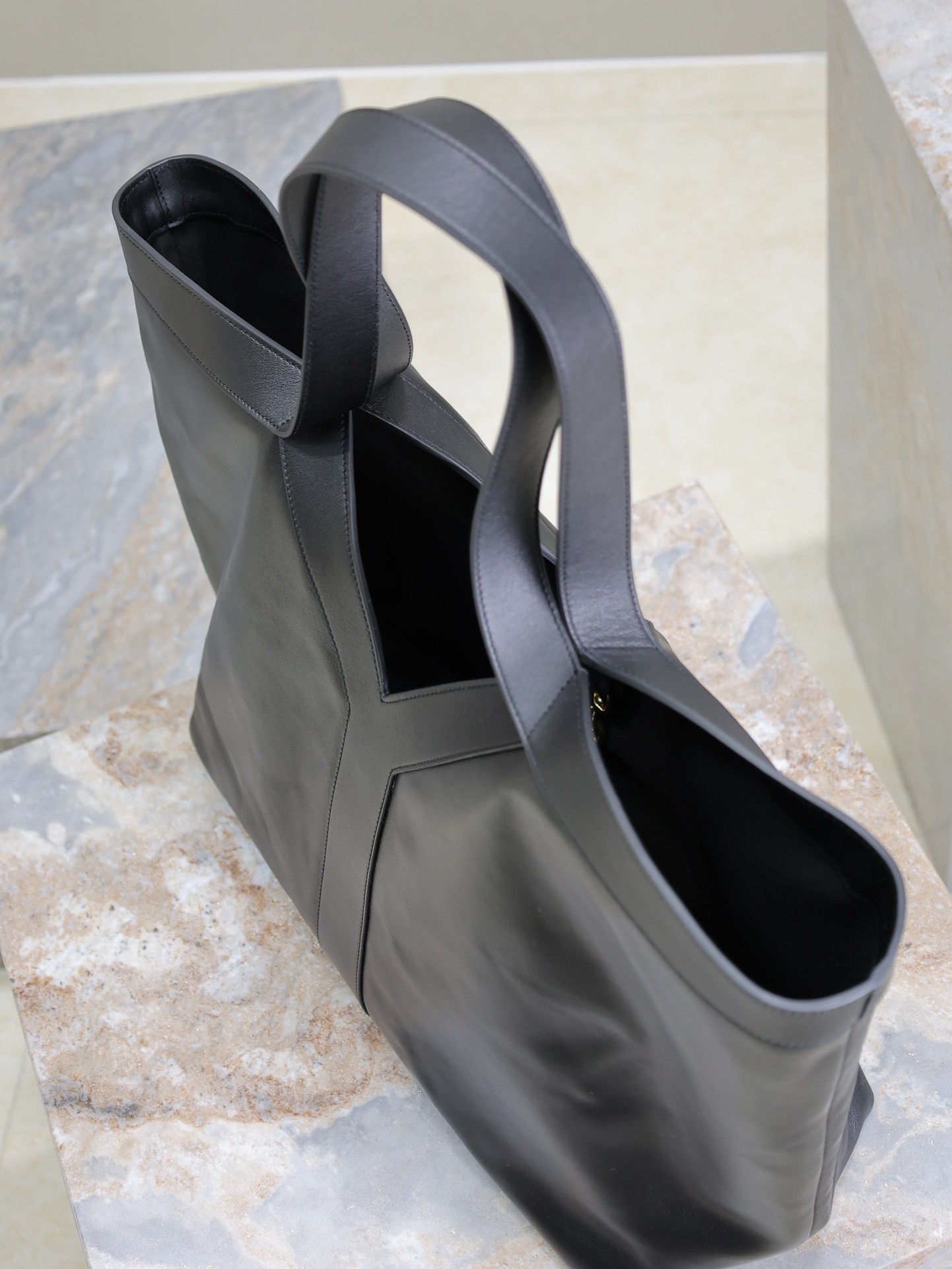 Saint Laurent Y leather tote bag