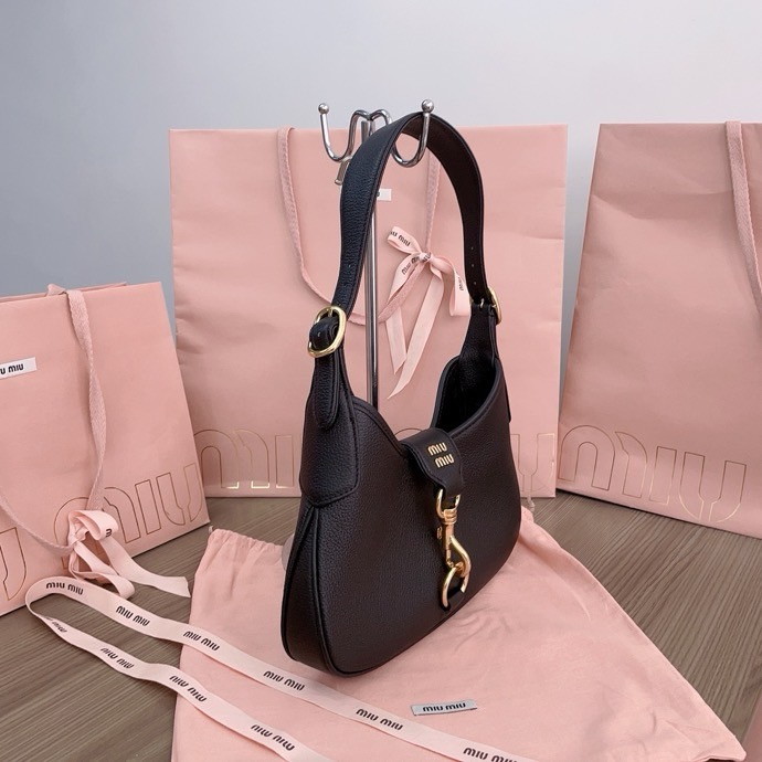 Miumiu Leather Hobo Underarm Bag01