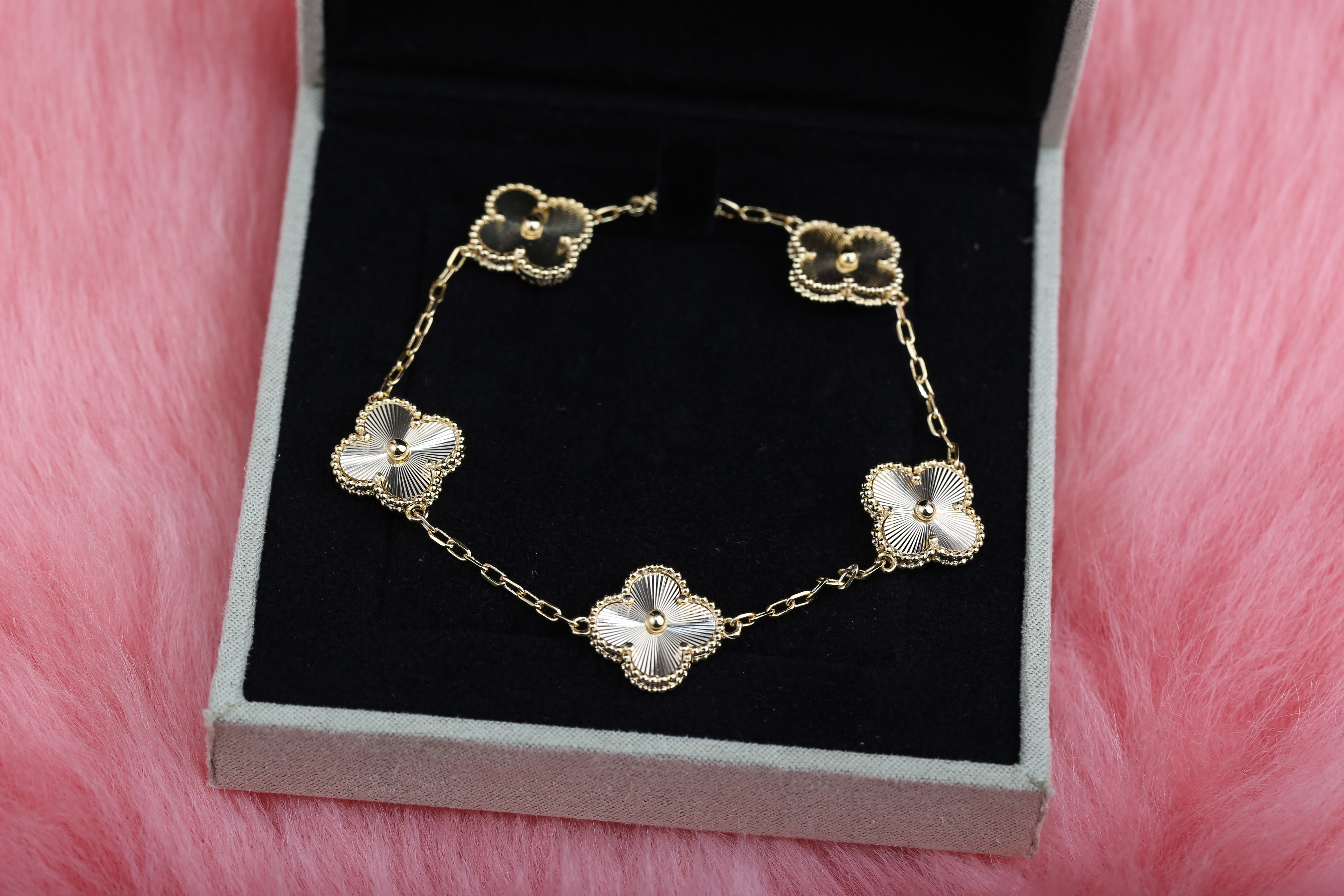 Van Cleef&Arpels VCA Gold Laser Bracelet Jewelry