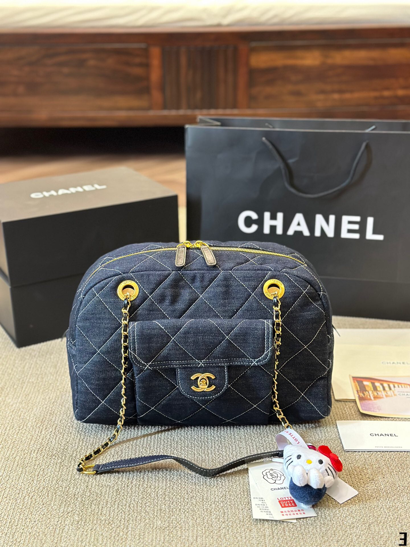 Chanel 𝘝𝘪𝘯𝘵𝘢𝘨𝘦 bowling bag