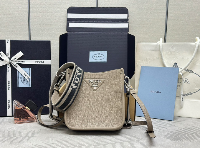 PRADA New Cowhide Deer Pattern Shoulder Bag