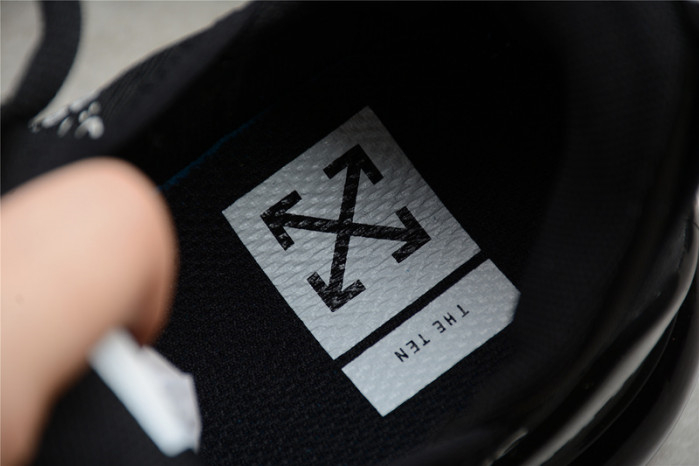 Nike Air Max 270 in black/white AH8050-002