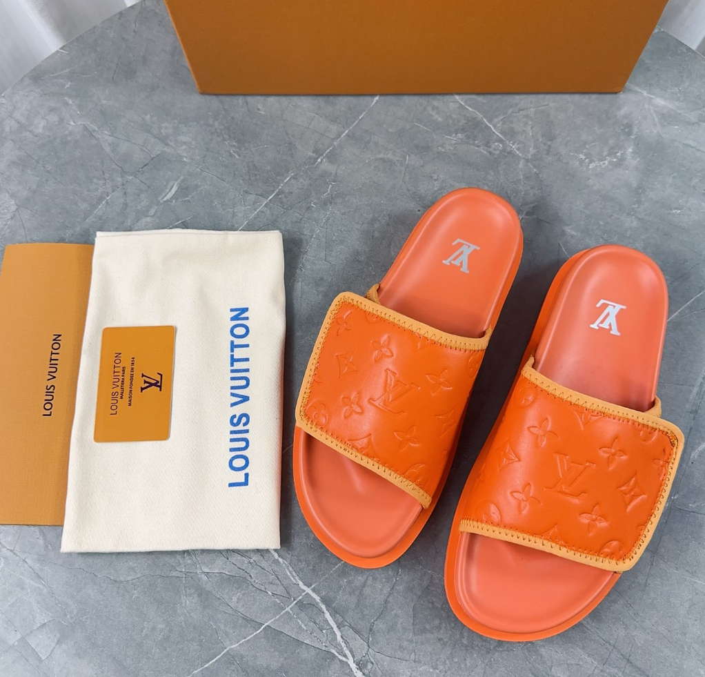 Louis Vuitton Spring and summer new fashionable and beautiful retro orange slippers